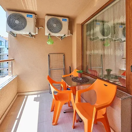 лазур в сърцето на *