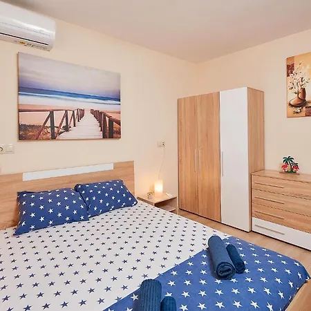 лазур с безплатен паркинг Apartment Pomorie